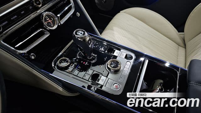 Bentley Flying Spur 3세대 4.0 Azure, 2024 9