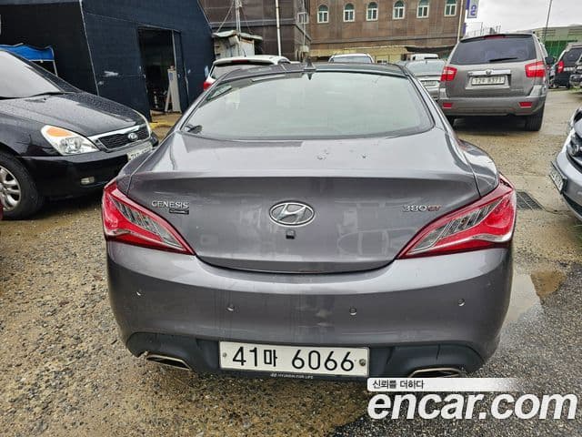Hyundai Genesis купе 200 турбо P, 2009 4