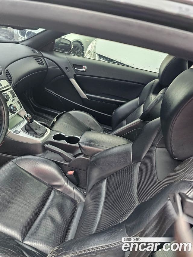 Hyundai Genesis купе 200 турбо P, 2009 10