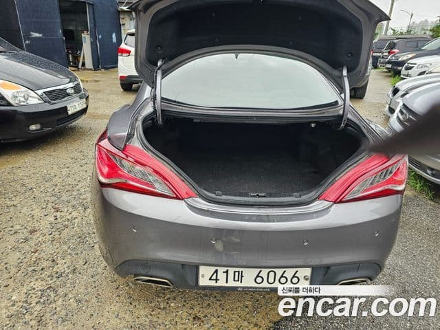 Hyundai Genesis купе 200 турбо P, 2009 19