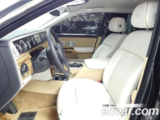 Rolls-Royce 팬텀 6.7 EWB V12, 2023 10