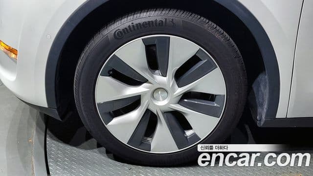 Tesla модель Y Standard Range RWD, 2021 все фото