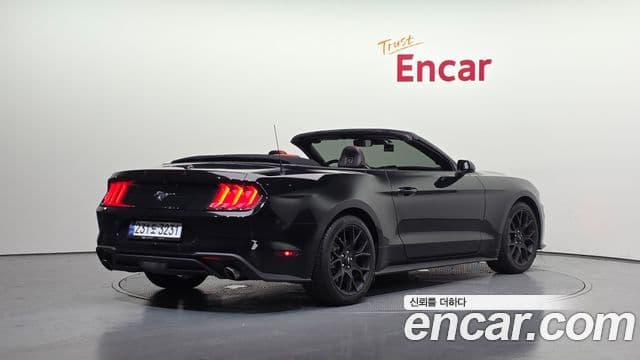 Ford Mustang кабриолет, 2023 2