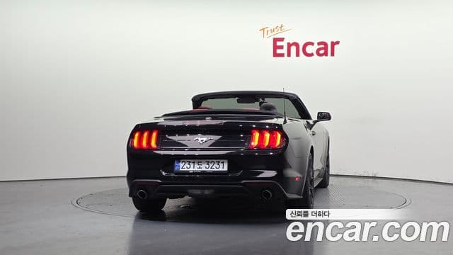 Ford Mustang кабриолет, 2023 4