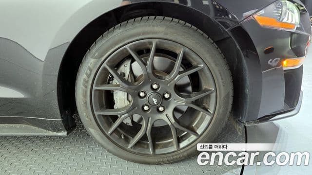 Ford Mustang кабриолет, 2023 все фото