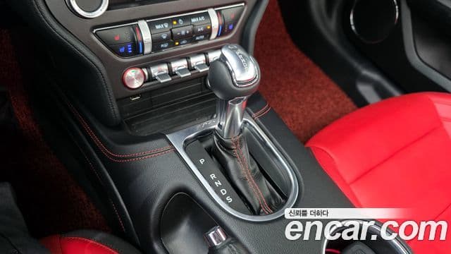 Ford Mustang кабриолет, 2023 9