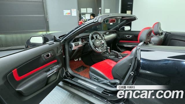 Ford Mustang кабриолет, 2023 10