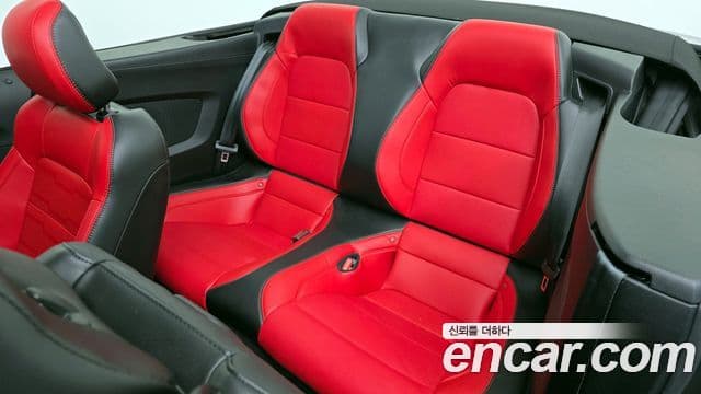 Ford Mustang кабриолет, 2023 11