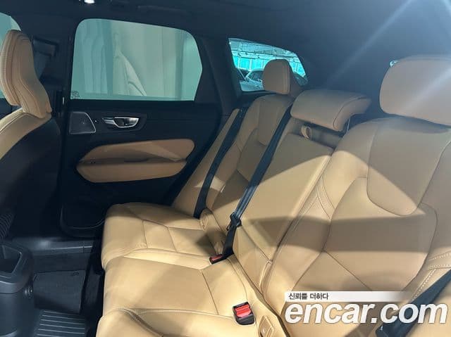 Volvo XC60 2세대 T8 Ultra Bright, 2025 11