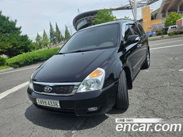 Kia Carnival R Premium, 2013 4