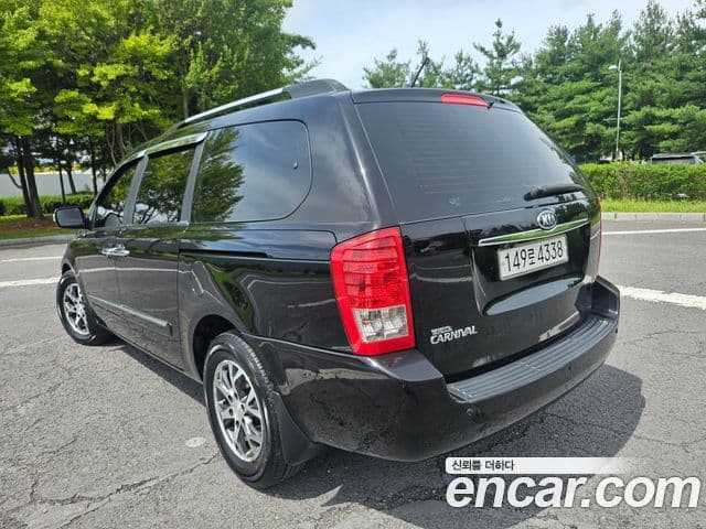 Kia Carnival R Premium, 2013 9