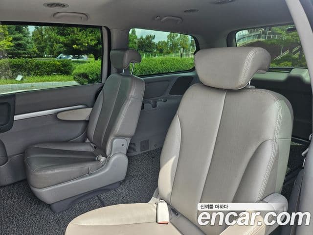 Kia Carnival R Premium, 2013 11