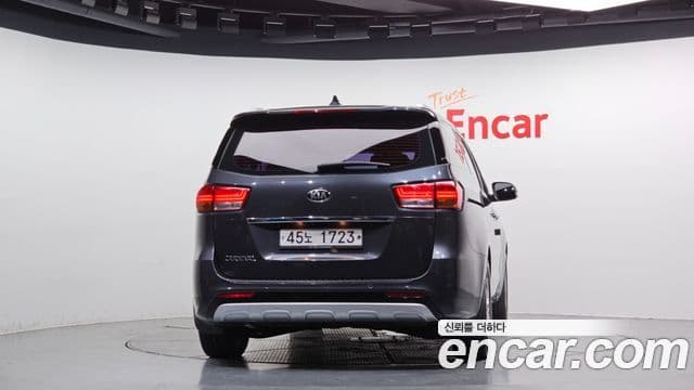 Kia All New Carnival Prestige, 2015 4