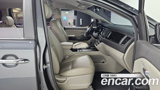 Kia All New Carnival Prestige, 2015 11