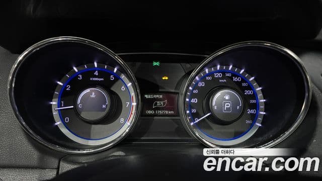 Hyundai YF Sonata LPI top, 2011 8