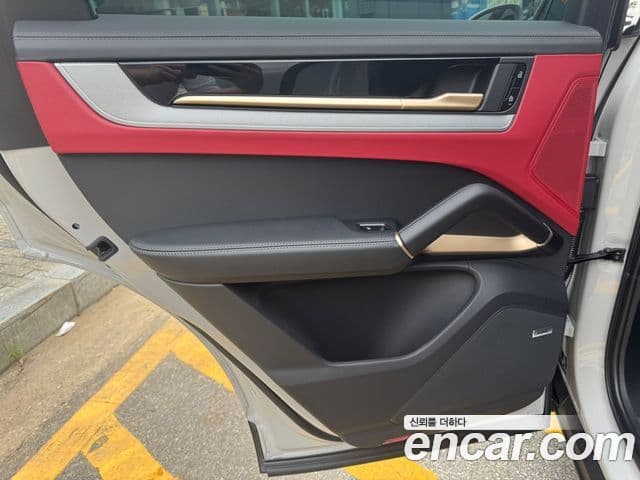 Porsche Cayenne (PO536) 3.0 купе, 2025 14