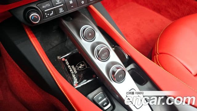 Ferrari 포르토피노 M 3.9 V8, 2023 9