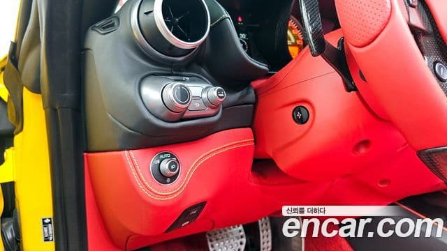 Ferrari 포르토피노 M 3.9 V8, 2023 14