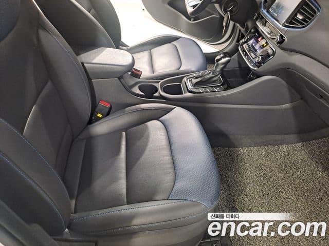 Hyundai Ioniq гибрид, 2016 13