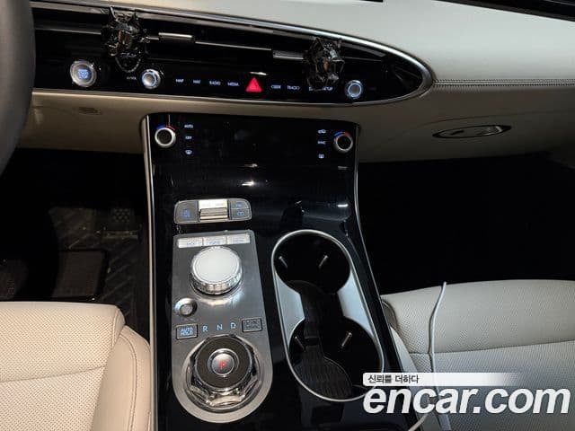 Genesis GV70, 2025 9