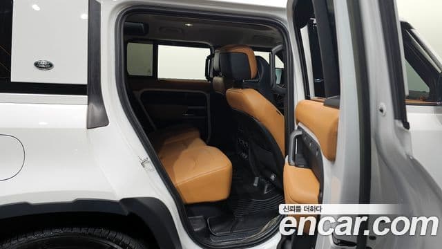 Land Rover Defender (L663) 110 D300 HSE, 2023 12