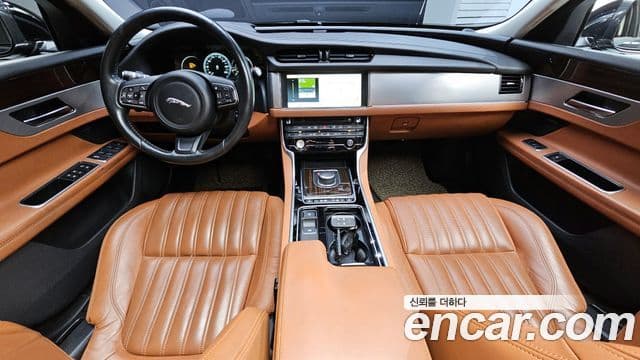 Jaguar XF (X260) 30d Portfolio, 2017 7