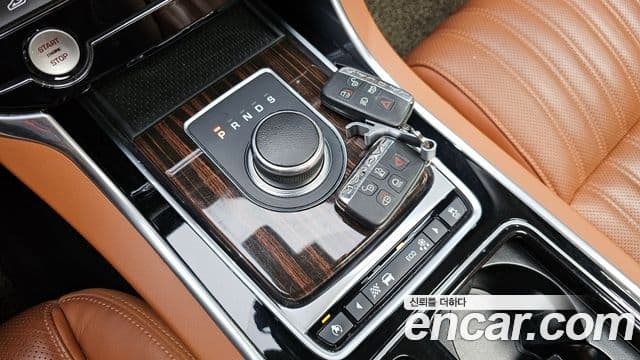 Jaguar XF (X260) 30d Portfolio, 2017 9