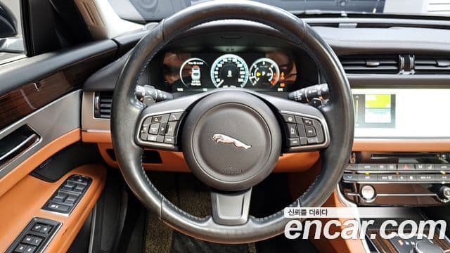 Jaguar XF (X260) 30d Portfolio, 2017 13