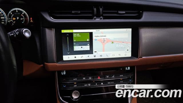 Jaguar XF (X260) 30d Portfolio, 2017 14