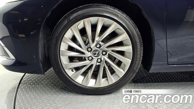 Lexus ES300h 7세대 Luxury Plus, 2023 все фото