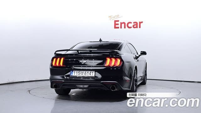 Ford Mustang купе, 2021 4