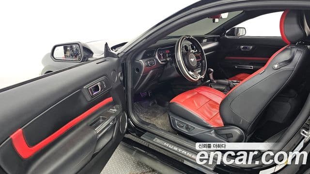 Ford Mustang купе, 2021 10