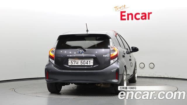 Toyota 프리우스 C, 2018 4