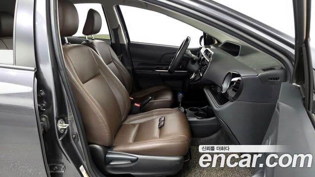 Toyota 프리우스 C, 2018 10