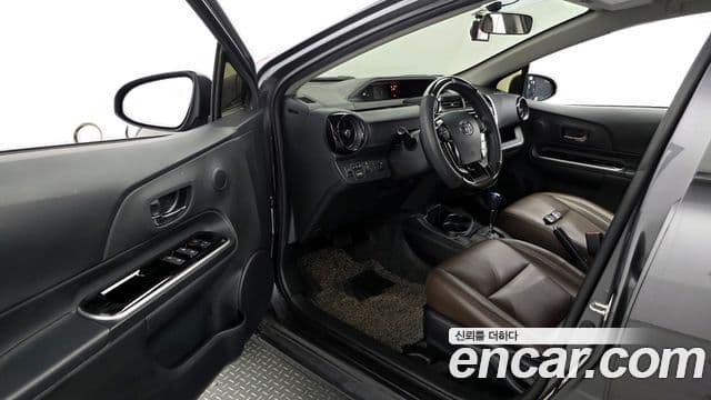 Toyota 프리우스 C, 2018 11