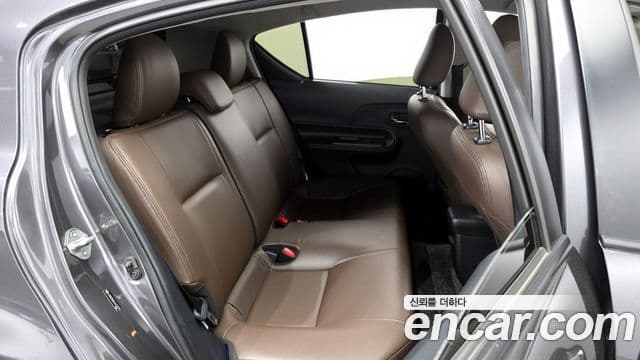 Toyota 프리우스 C, 2018 12