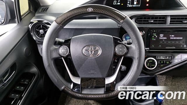 Toyota 프리우스 C, 2018 14