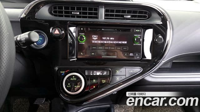 Toyota 프리우스 C, 2018 16