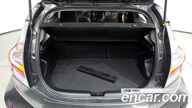 Toyota 프리우스 C, 2018 20