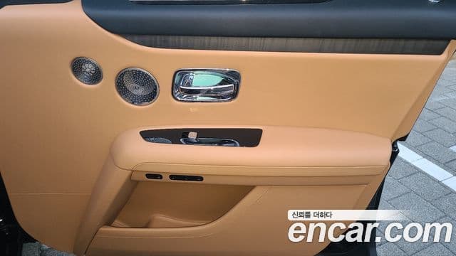 Rolls-Royce 고스트 2세대 6.7 EWB V12, 2021 10