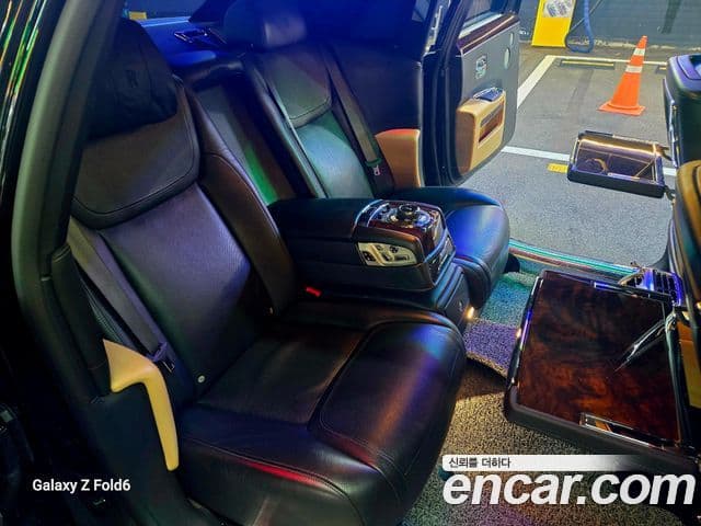 Rolls-Royce 고스트 6.6 EWB V12, 2016 13