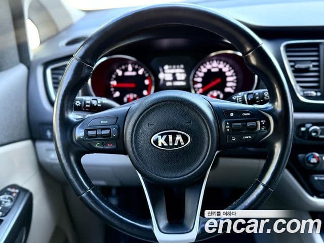 Kia All New Carnival Luxury, 2017 11