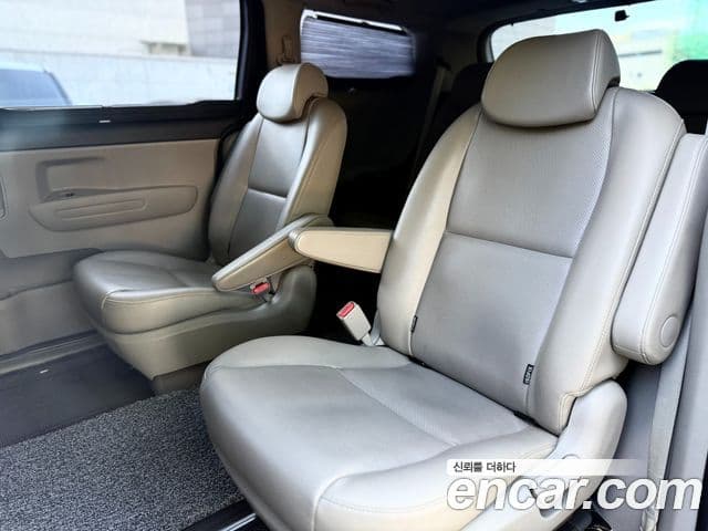 Kia All New Carnival Luxury, 2017 16