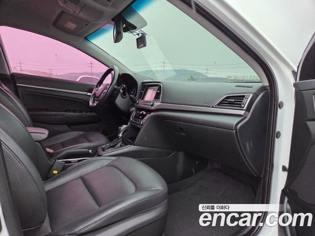 Hyundai Avante AD Modern, 2018 13