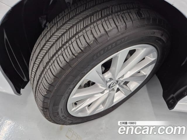 Toyota 캠리 (XV70) 2.5 LE гибрид, 2024 все фото