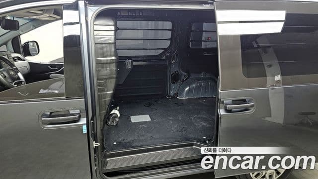 Hyundai Staria Modern, 2025 11