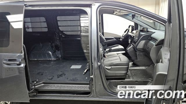 Hyundai Staria Modern, 2025 12
