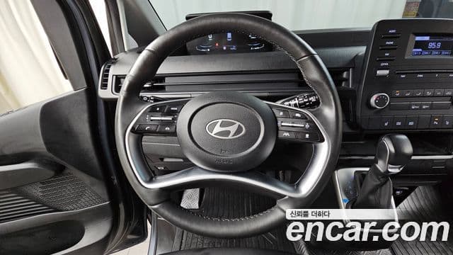 Hyundai Staria Modern, 2025 15