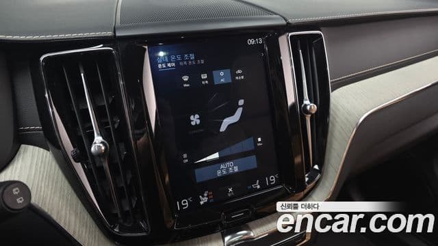 Volvo XC60 2세대 D5 Inscription, 2020 16