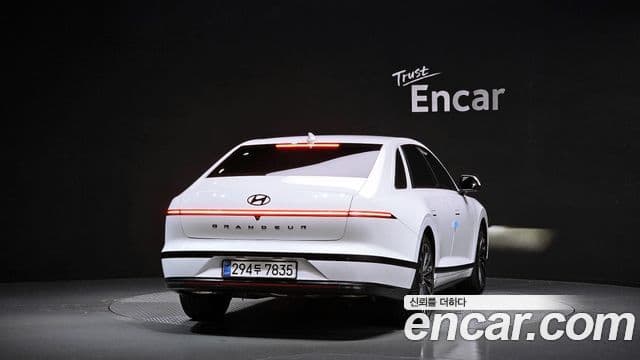 Hyundai Grandeur гибрид (GN7) Honors, 2026 4